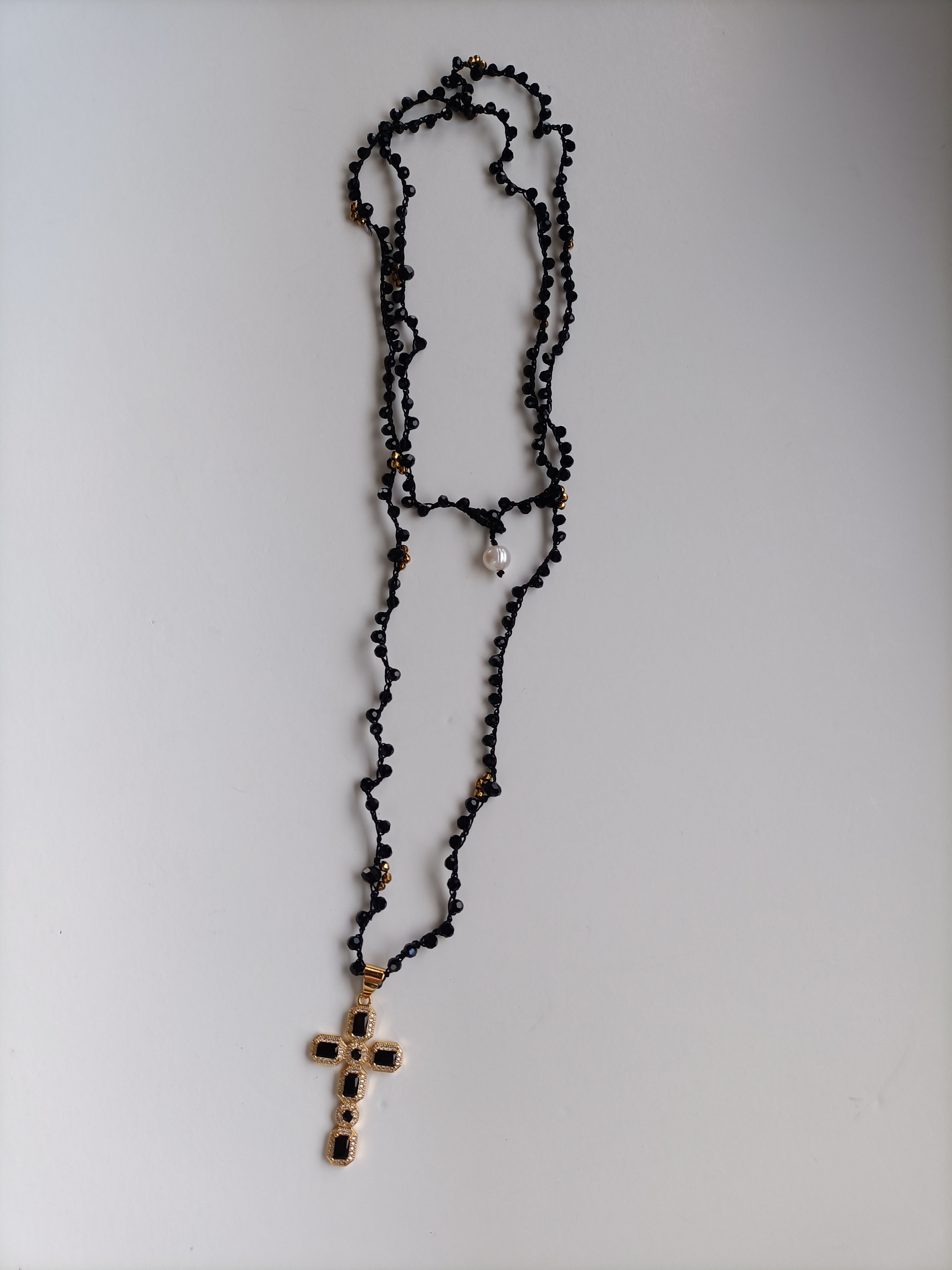 COLLAR NOTO CRUZ CRISTALES NEGRO