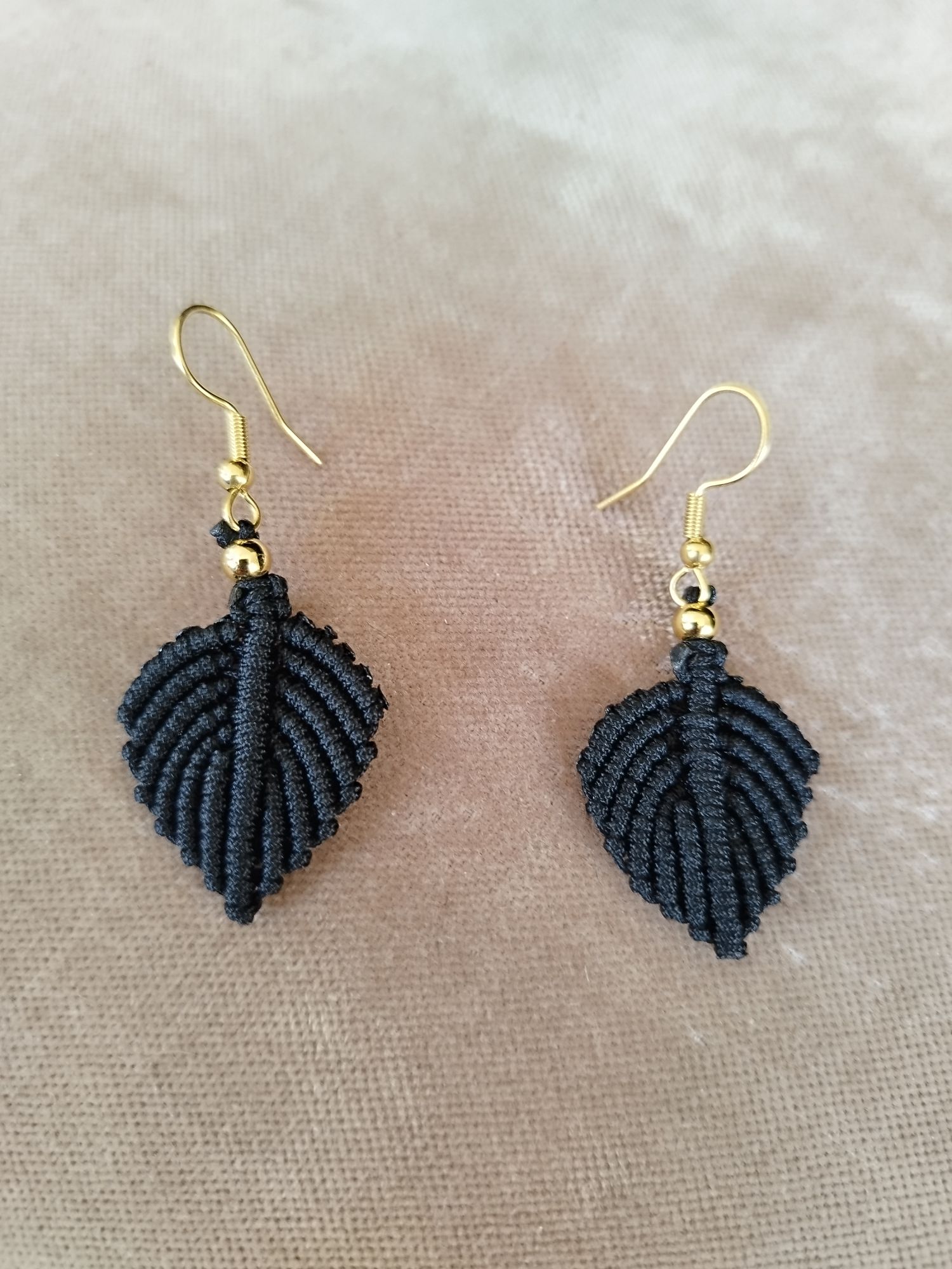 PENDIENTES HOJA negros